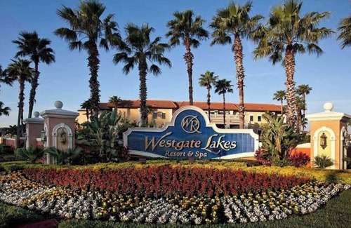 Florida Central Atlantic Coast Condo | Cozy 2-bedroom condo with private lake and water park in beautiful Orlando!