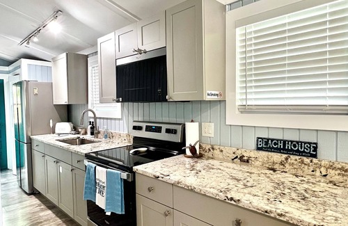 Key West Historic District Cottage | Cozy 2-bedroom cottage in Old Town Key West, with shared pool