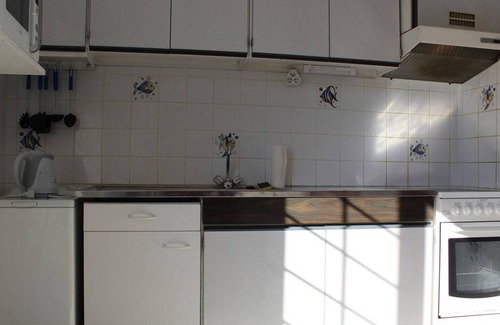 Port-la-Nouvelle House | Cozy 2-Bedroom House, 150m from Beach, Terrace, and Parking