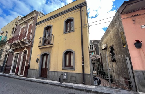 Aci Trezza House | Cozy 2-bedroom house downtown Acitrezza with a picturesque rooftop patio.