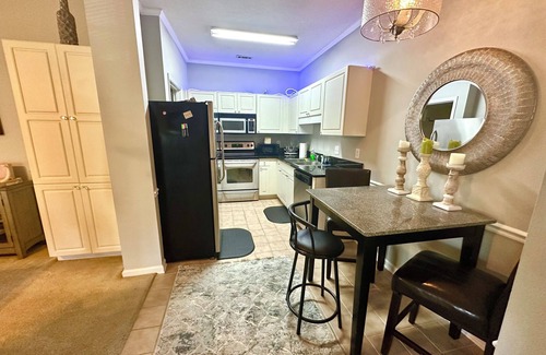 Vaught Condo | Cozy 2 bedroom in gated community filled with many amenities- blocks to beach