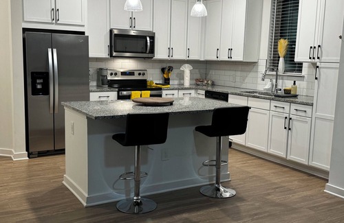 Summerville Apartment | Cozy 2-bedroom luxury apartment in Summerville with WiFi, AC