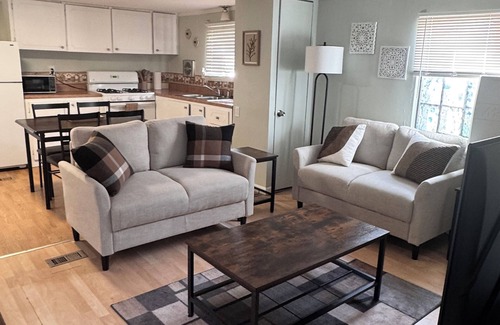 Kirtland House | Cozy 2-bedroom mobile home with WiFi, AC in Kirtland.