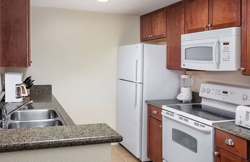 Townsite Resort | Cozy 2-bedroom resort with AC, WiFi, fitness room in marvelous Oceanside