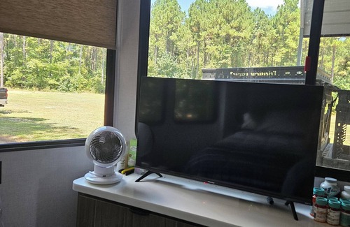 Farmerville House | Cozy 2-bedroom RV in charming Farmerville 2 miles to boat ramp on DArbonne Lake