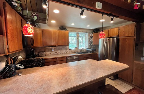 Alyeska Cabin | Cozy 2-bedroom ski cabin -sleeps 10!