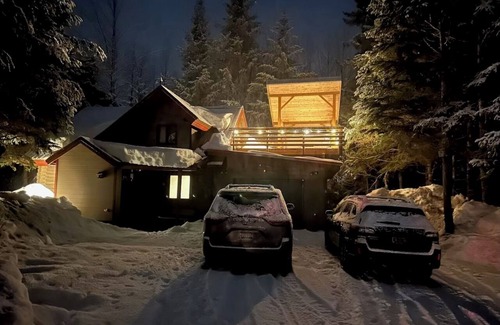Alyeska Cabin | Cozy 2-bedroom ski cabin -sleeps 10!