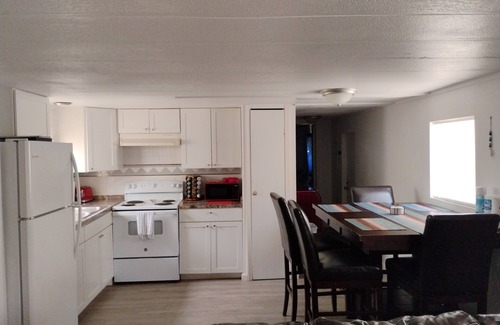 Ormond Beach House | Cozy 2-bedroom with large driveway close to the beach and Daytona speedway