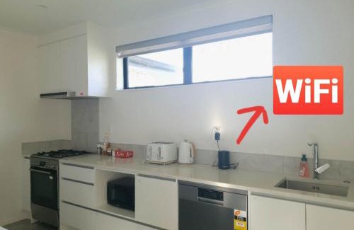 Hamilton House | Cozy 2- Bedrooms Unit In Hamilton