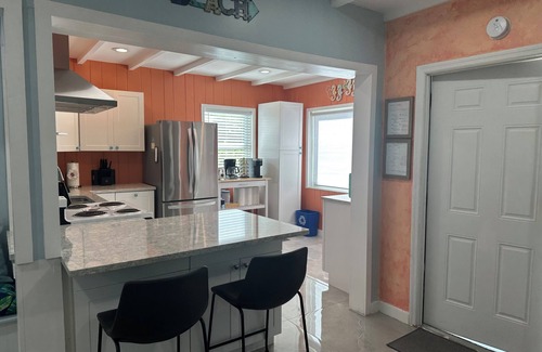 Marathon House | Cozy 2-BR 2-BA bungalow near beaches and 7-Mile Bridge - Pet Friendly!