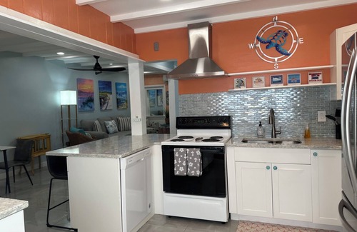 Marathon House | Cozy 2-BR 2-BA bungalow near beaches and 7-Mile Bridge - Pet Friendly!