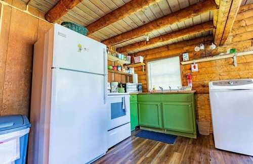 Lookout Valley Neighborhood Association Cabin | Cozy 2-BR Log Cabin Near Chattanooga Attractions