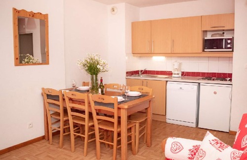 Puy-Saint-Vincent Apartment | Cozy 2-Room Apartment with Balcony, Sleeps 6, Near Slopes at Les Gentianes Residence, Puy-Saint-Vincent