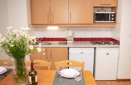 Puy-Saint-Vincent Apartment | Cozy 2-Room Apartment with Balcony, Sleeps 6, Near Slopes at Les Gentianes Residence, Puy-Saint-Vincent