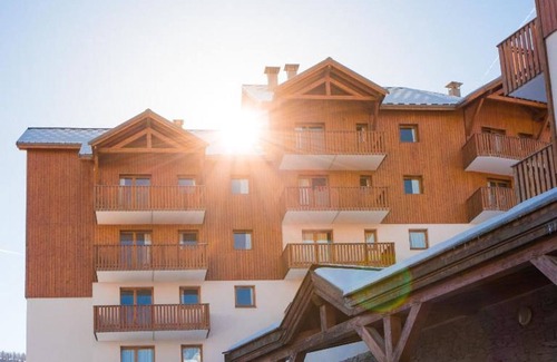 Puy-Saint-Vincent Apartment | Cozy 2-Room Apartment with Balcony, Sleeps 6, Near Slopes at Les Gentianes Residence, Puy-Saint-Vincent