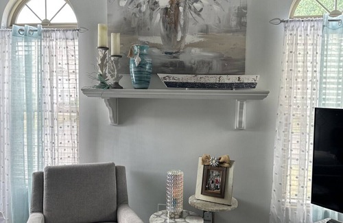 Canton Condo | Cozy 2BR 2BA condo in welcoming Hall of Fame City, just 3.6 mi from it all!