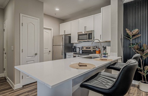Horseman's Park Apartment | Cozy 2BR 2BA Pool Gym Free Parking