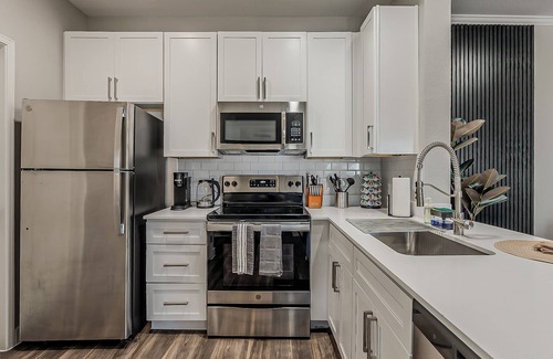 Horseman's Park Apartment | Cozy 2BR 2BA Pool Gym Free Parking