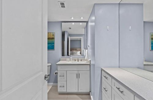 South Padre Island Apartment | Cozy 2br 2ba Retreat at Beachfront Resort, Heated Pool!