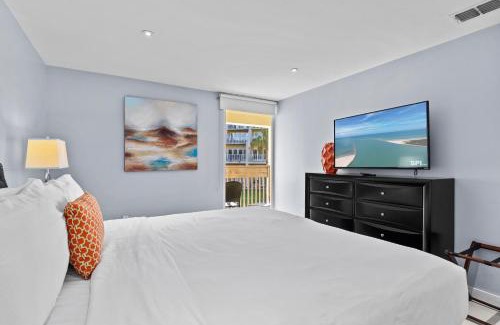 South Padre Island Apartment | Cozy 2br 2ba Retreat at Beachfront Resort, Heated Pool!
