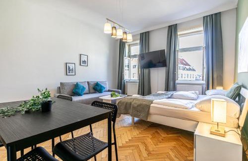Wieden Apartment | Cozy 2BR Apt Prime Vienna Location for Longstays