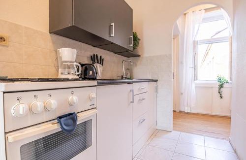 Wieden Apartment | Cozy 2BR Apt Prime Vienna Location for Longstays