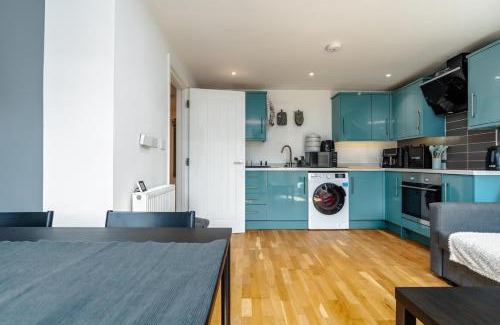 Chute Forest Apartment | Cozy 2BR flat near Stonehenge w/balcony