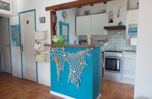 L'Epine House | Cozy 2BR Home Near Beach with Garden, Terrace, and BBQ - Sleeps 4