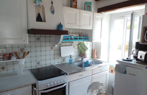 L'Epine House | Cozy 2BR Home Near Beach with Garden, Terrace, and BBQ - Sleeps 4