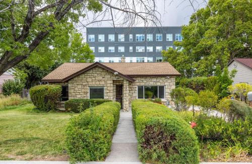 West University House | Cozy 2BR Home Near UNR with Large Deck & Parking