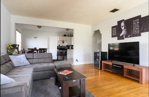 Royal Poinciana House | Cozy 2BR House (DTWN HLWD) - Fun Time
