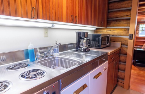 Emigrant Apartment | Cozy 2BR Lodge Apartment with Mountain Views Historic B Bar Ranch Getaway