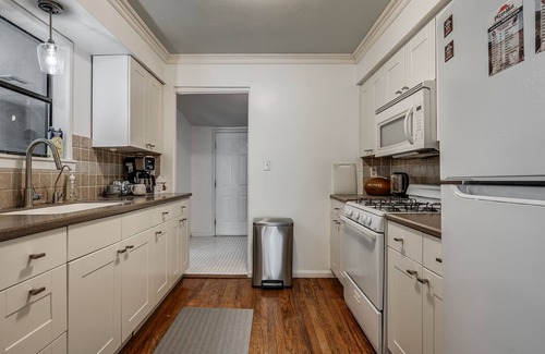 Norman House | Cozy 2BR + Loft Near OU - Big yard, cool home, great Norman vibes