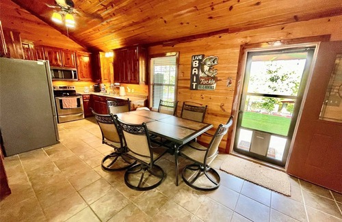 Chico House | Cozy 2BR waterfront lake escape.