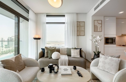 Dubai Apartment | Cozy 2BR with Creek Views in Dubai Creek Harbour