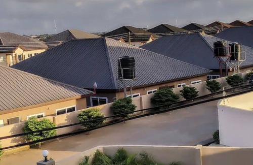 Adenta House | Cozy 3 BDR HSE/w King & Queen-beds Wi-fi & Netflix