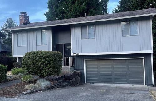 Covington House | Cozy 3-bedroom 2.5 bath house in Kent near hospital and shopping centers