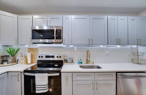 Tobyhanna Ski Chalet | Cozy 3-bedroom chalet with WiFi and AC in delightful Tobyhanna.