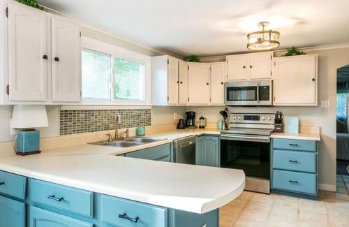 Candler Cottage | Cozy 3 Bedroom Cottage 12 Minutes from Downtown AVL