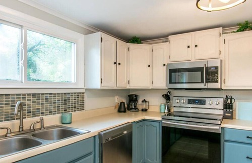 Candler Cottage | Cozy 3 Bedroom Cottage 12 Minutes from Downtown AVL