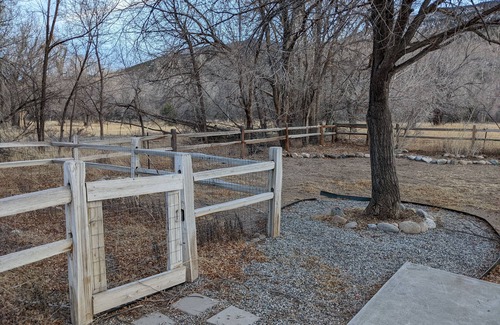 Salida House | Cozy 3 bedroom house- 20 min to Monarch mountain! - Special for NOV and DEC!