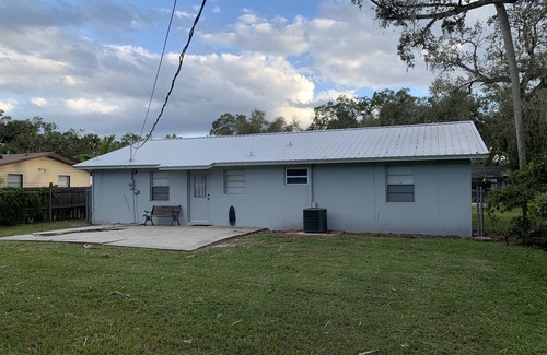 Okeechobee House | Cozy 3 bedroom home- 5 minutes from Lake Okeechobee