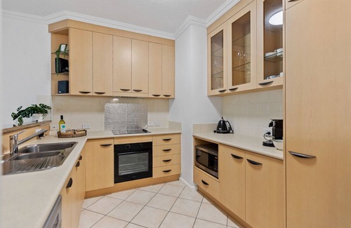 Cairns North Apartment | Cozy 3-Bedroom Oasis with Pool Access in Cairns