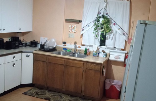 Downtown Toledo House | Cozy 3 bedrooms home.