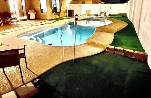 East Mesa House | Cozy 3 Br 2 Bath Mesa Home w/ Beautiful Pool and a Pool Table!