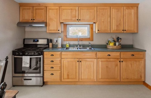 Brandon Other | Cozy 3 BR Farmhouse near quaint town of Brandon VT