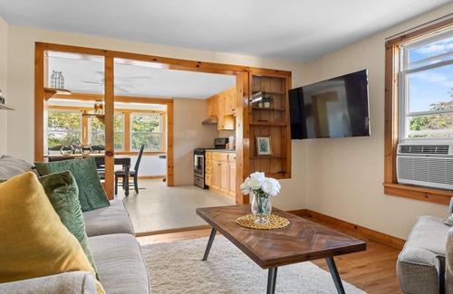 Brandon Other | Cozy 3 BR Farmhouse near quaint town of Brandon VT