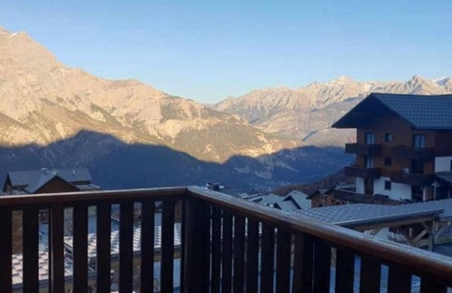 Puy-Saint-Vincent Apartment | Cozy 3-Piece Apartment for 6 with Balcony, Near Ski Slopes in Puy-Saint-Vincent