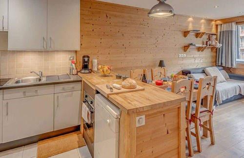 Les Almes Apartment | Cozy 3-Room Apt for 6 with Balcony in Tignes - 100m from Ski Lifts