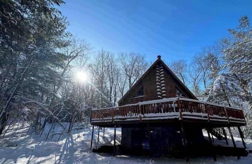 Wisconsin Dells Cabin | Cozy 3bd, 2ba +loft floor + sauna for family and friends